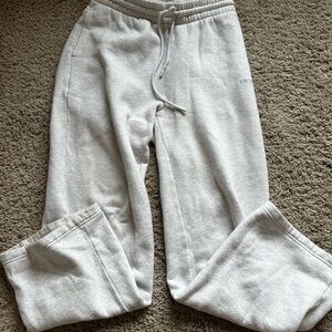 Aritzia Cozy Sweatfleece Boyfriend Wide Sweatpants in Shade Heather Cloud White
